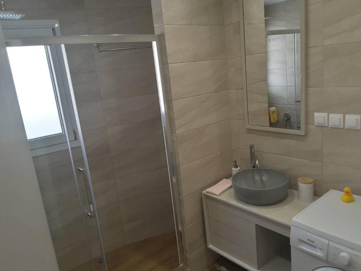 Seaview Apartment In Theheart Of Loutraki מראה חיצוני תמונה